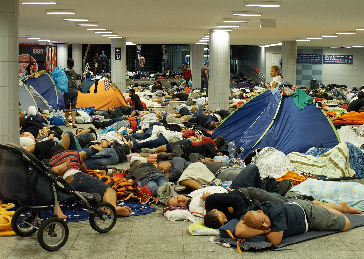 Nachts am Bahnhof Keleti während der Flüchtlingskrise 2015