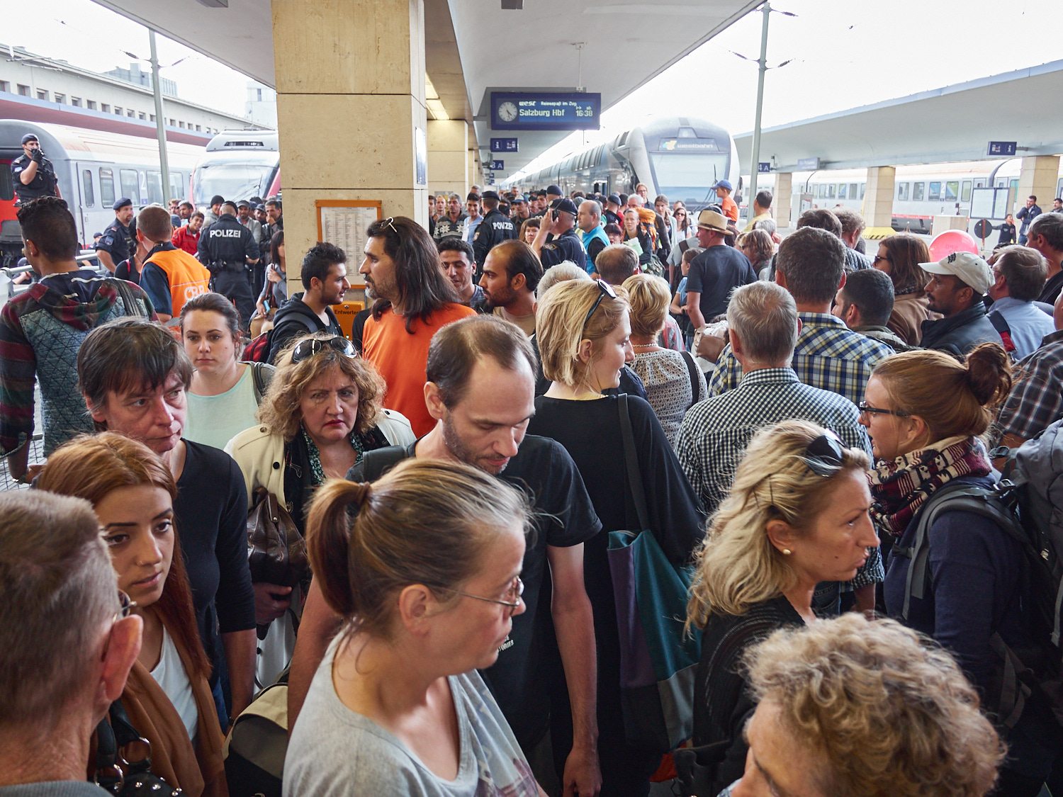 Überfüllter Westbahnhof in Wien