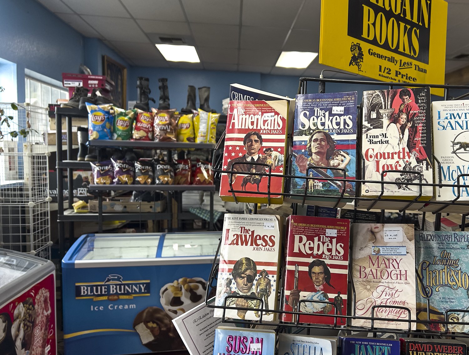 a convenience store at a gas station at Snoqualmie pass