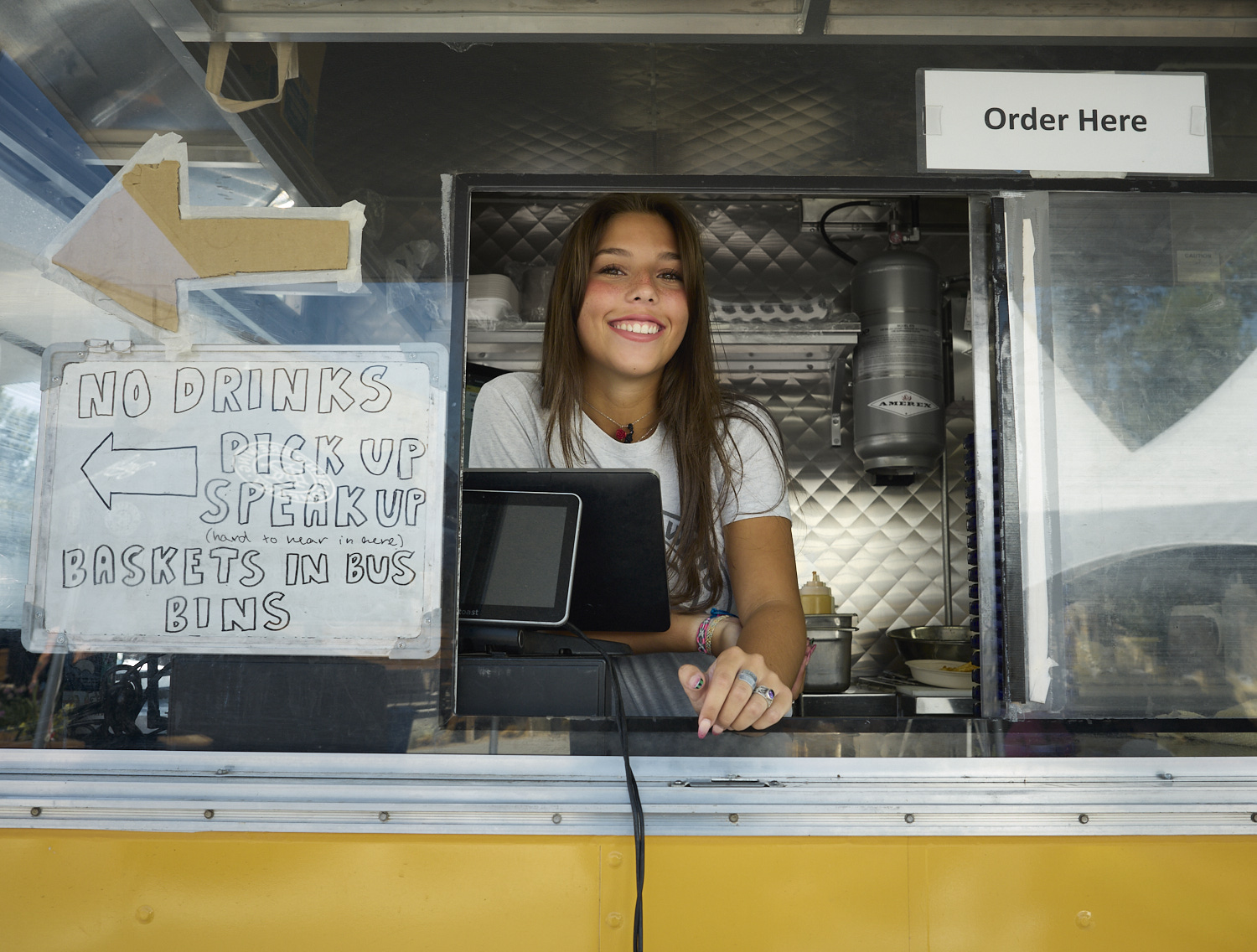 A waitress in Bend (Oregon).
